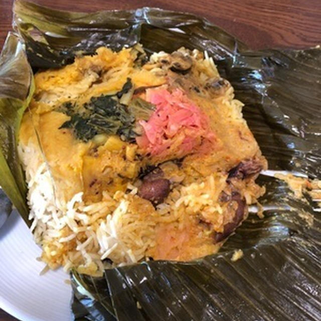 ナッラマナムの持ち帰り「バナナ包み弁当」