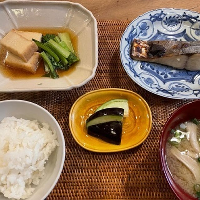 お昼は定食夜はペルシャ料理