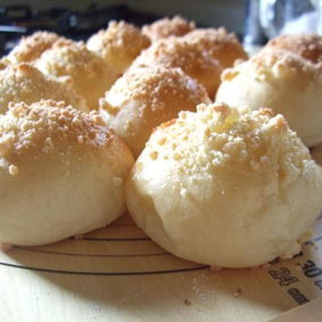 クリームチーズの丸パン