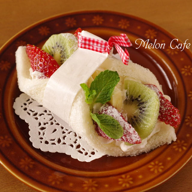 彩りフルーツのショートケーキ風サンドシナイッチ☆スイーツ感覚♪超簡単なサンドしないサンドイッチ