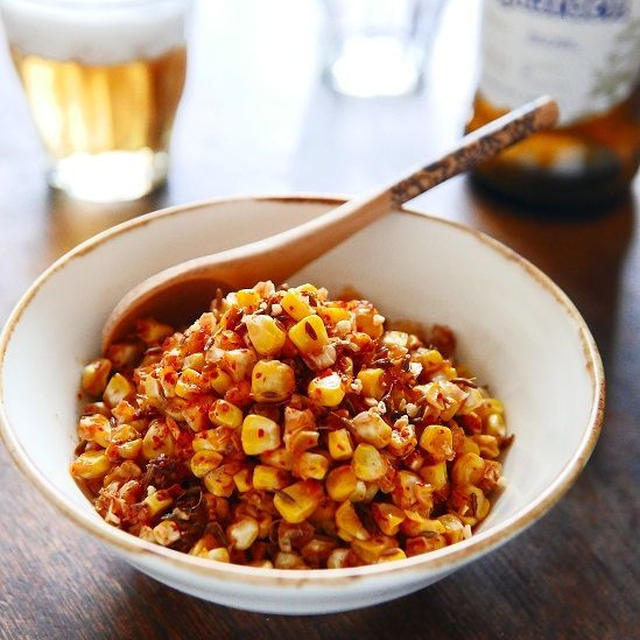 電子レンジでレンチン調理して和えるだけ！！！チョーお手軽簡単☆ビールなどのお酒のおつまみにもぴったり♪ヤミツキな美味しさ★「とうもろこしのピリ辛バタークミン醤油和え」【レ