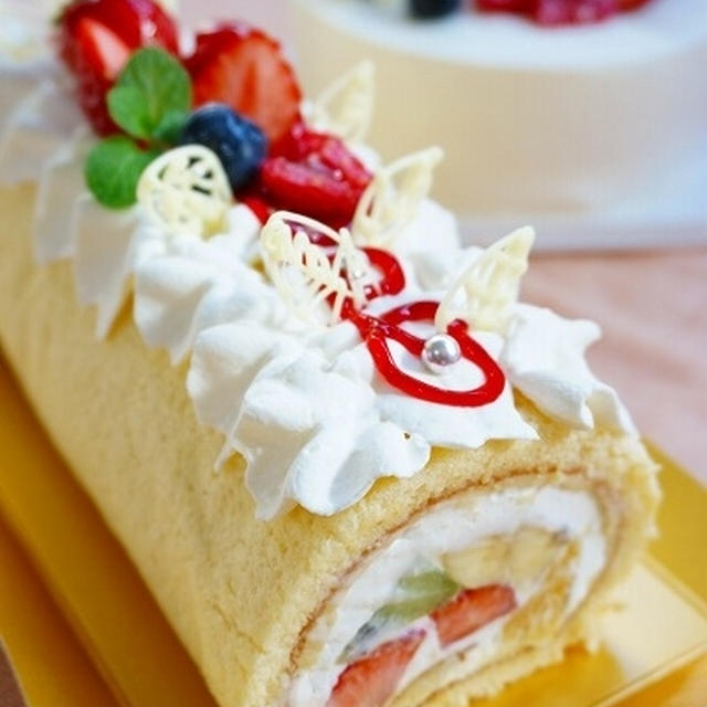 クリスマスケーキと、フルーツロールケーキ(Christmasバージョン)
