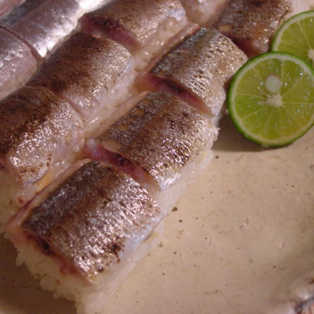 秋刀魚の炙り寿司
