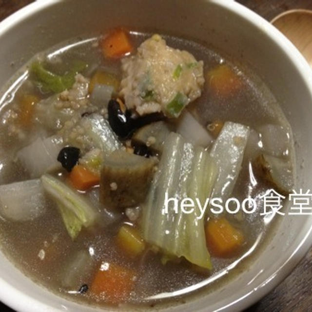 柚子こしょう味の根菜と鳥だんごのスープ