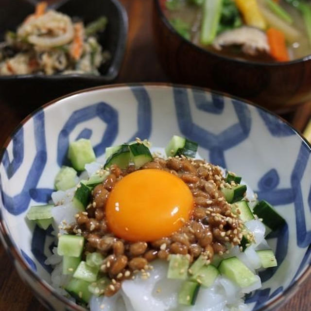 イカ納豆丼　☆　思わずため息が出るアート♪