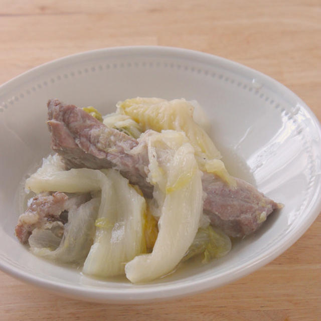 塩とだしだけで！スペアリブのたっぷり白菜煮