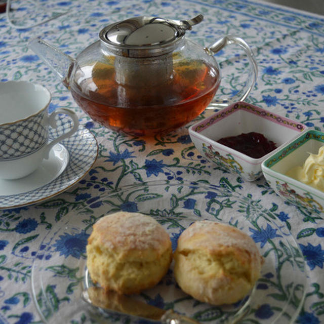 スコーンでお茶を