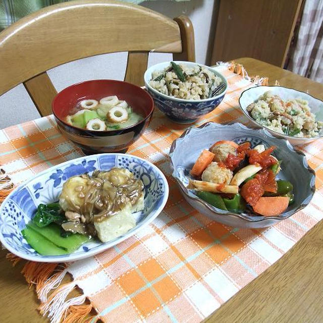 鶏団子と野菜のトマトソース蒸し「美人レシピ部門」と豆腐の鶏キノコあんかけでうちごはん（レシピ付）