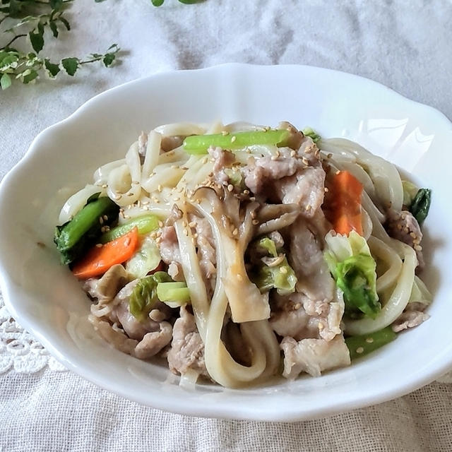 【出汁で楽うま】『豚肉とたっぷり野菜の蒸し煮うどん』美肌レシピ・ぎゅ～っとポーションだし活用