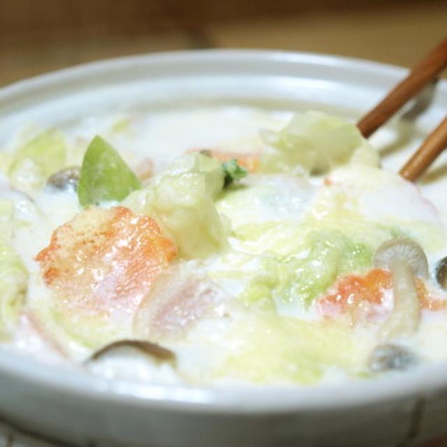 キャベツとベーコンのクリーム鍋　　キャベツが美味いです！！