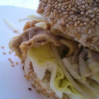 カレー塩の豚ごまバーガー