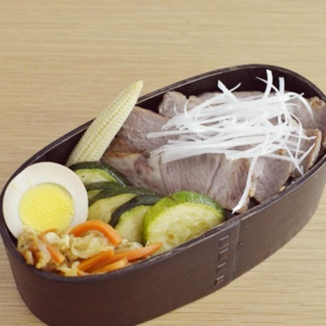 【焼豚丼弁当、と日本人小学校】