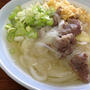 今日の麺は珍しく「肉うどん」