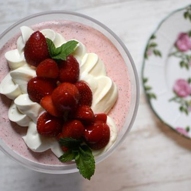 苺と白チーズのクレームデセール　CREME DESSERT AUX FRAISES ET LE FROMAGE BLANC