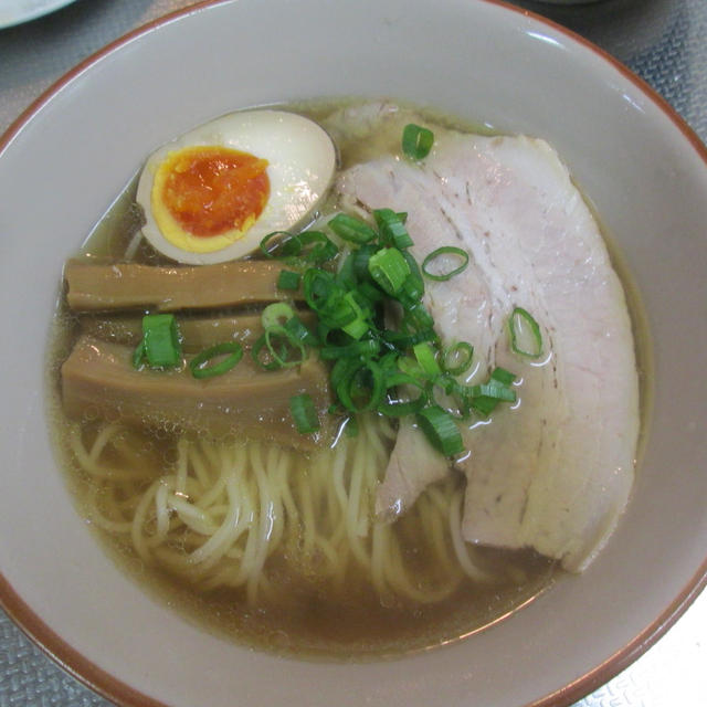 ヌックマムが隠し味の醤油ラーメン