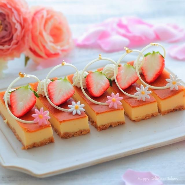 可愛くデコったスクエアチーズケーキ