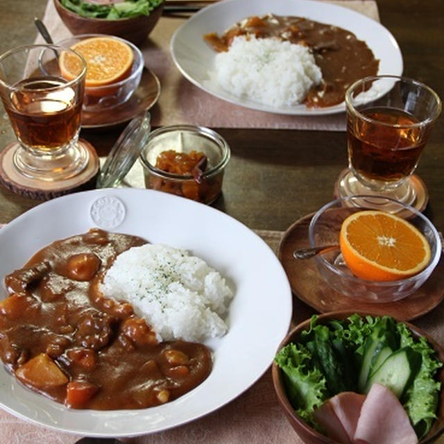 ビーフトマトカレーの晩ごはん。