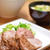 簡単手抜きローストポーク醤油麹のソース＆もやしあんかけ丼。