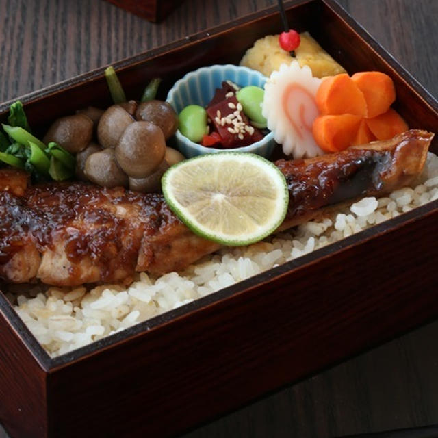 醤油麹でこっくりブリの照り焼き弁当★9月18日(水)