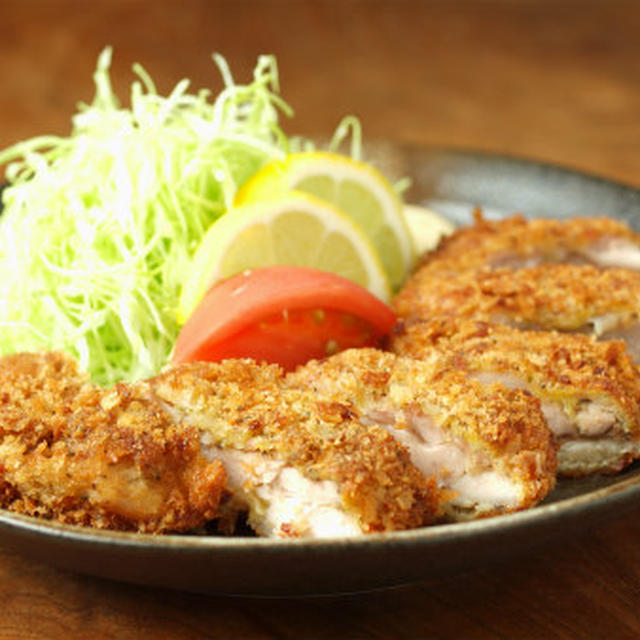 鶏もも肉のベーコンパン粉焼き