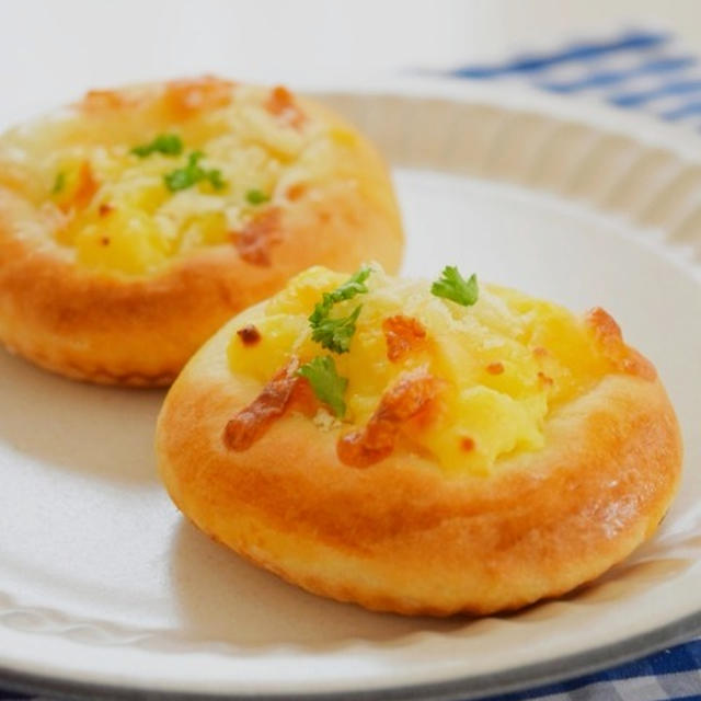 コーンスープの素でかんたん♪30分でとろ～り美味しいグラタンパンレシピ。