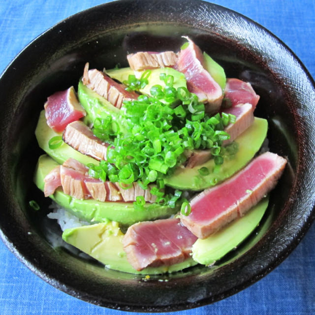 鮪の漬けとアボカド丼 トリュフソース添え