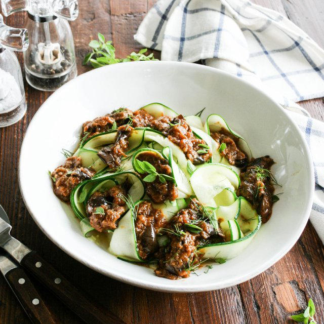 Zoodles with Eggplant Tomato Sauceズードルの茄子トマトソース和え