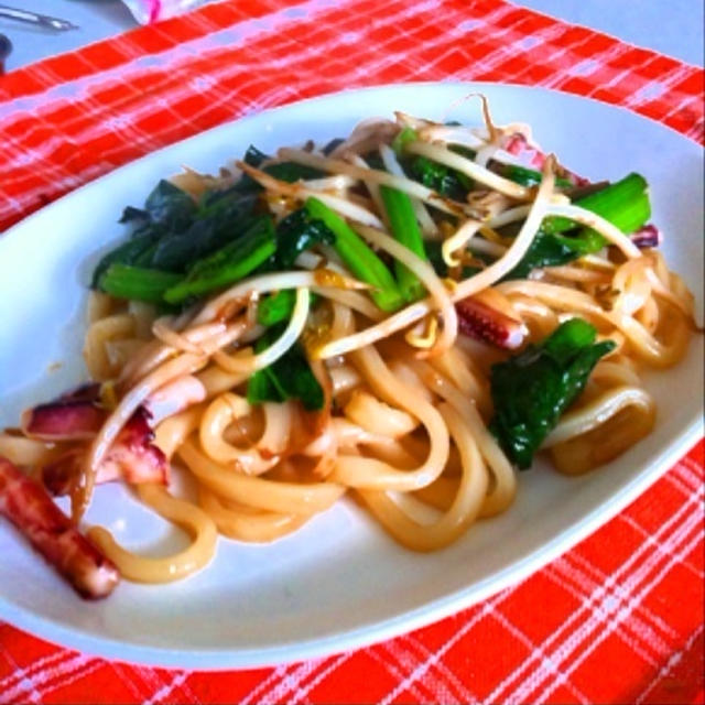 味噌焼きうどんとバナナケーキ