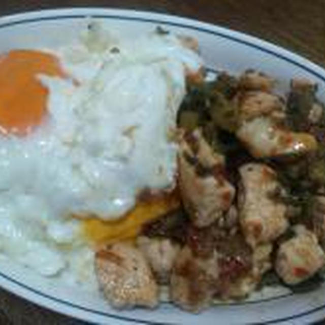 ランチはタイの屋台料理風です