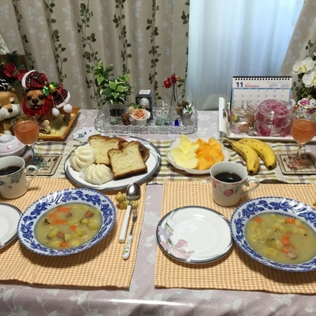 サツマイモ入りクリームシチューと中華まん