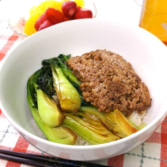 こねずに焼くだけで簡単！豚ひき肉のハンバーグ丼