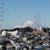 富士山に雪が増えた！ / 頭隠して...