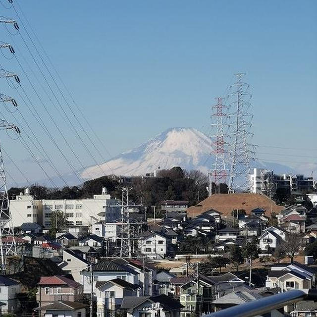 富士山に雪が増えた！ / 頭隠して...