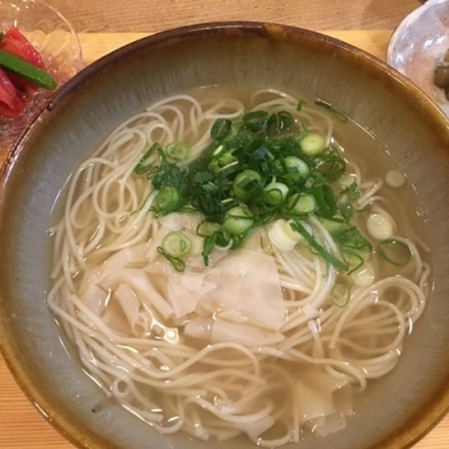 ワンタンにゅう麺とアライグマ