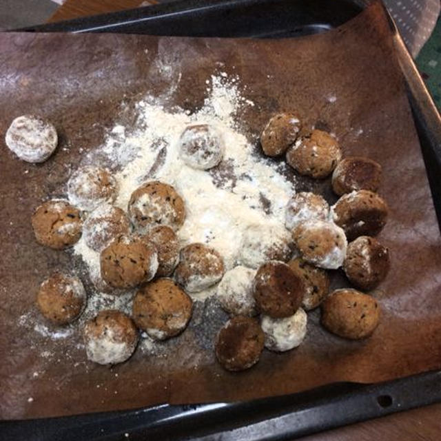 3週目のお菓子を試作中、ホロホロでなくカリカリに！