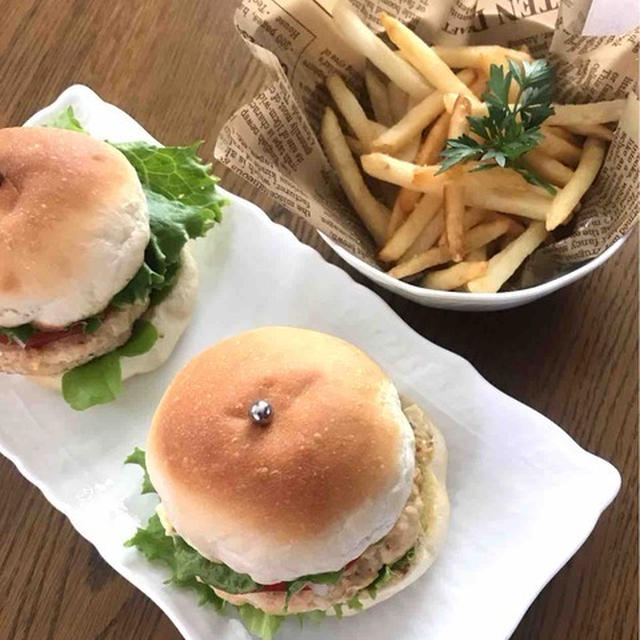 鶏つくね風パテでハンバーガー