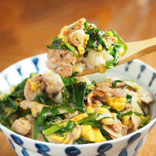 メシ通！「にんにく豚ニラ入り親子丼」、レトルト親子丼アレンジ