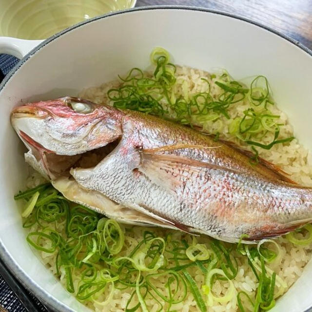 土鍋で本格！プロの技術の豪華鯛めし