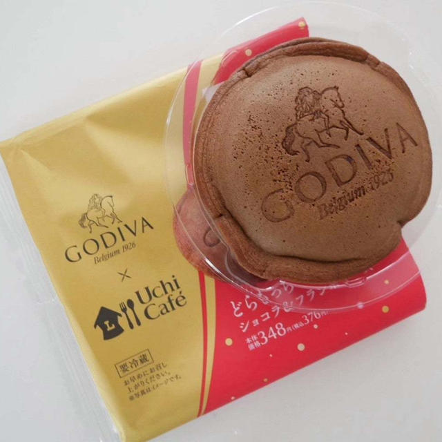 ゴディバ✕ウチカフェ、どらもっちショコラ＆フランボワーズ#コンビニのケーキのレベルが高い