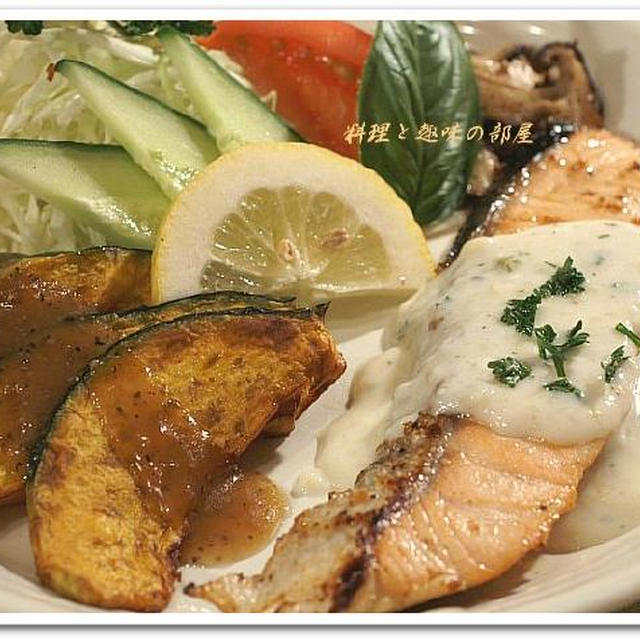 《ワンプレート晩ご飯》生鮭のガーリックソテーWクリームソース掛け。／他