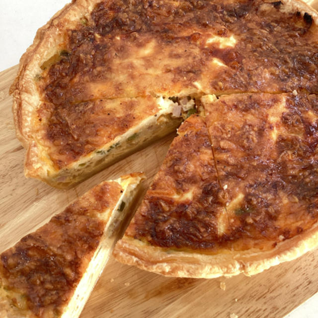 大きく厚く焼いたキッシュ