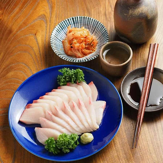 ヒラス（ヒラマサ）の刺身、大きなサク（刺身用ブロック）からの刺身の切り方