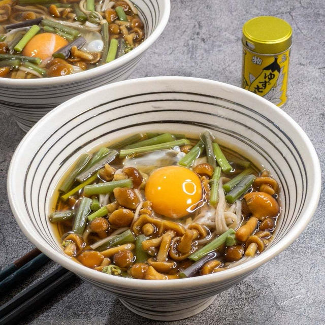 月見山菜なめこそば午後は、お家にある調味料で簡単に作る、ヘルシーなお蕎麦のレシピ...