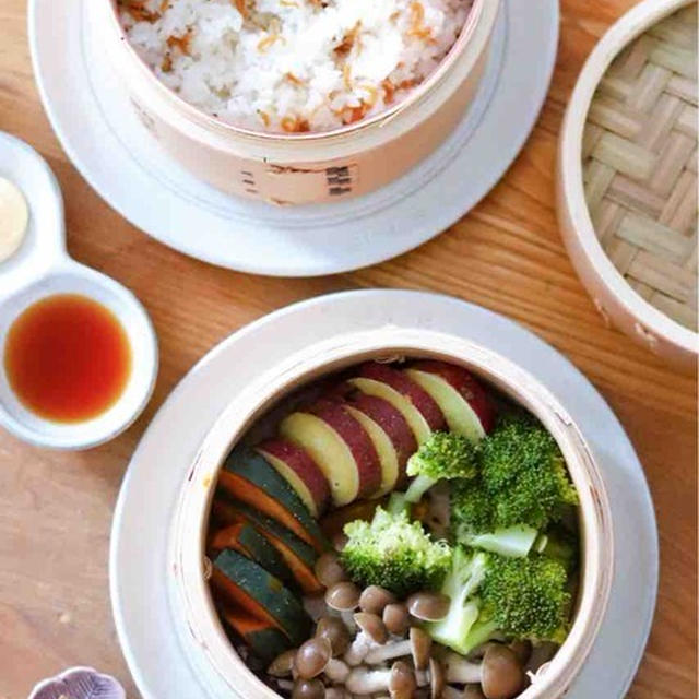蒸籠が嬉しい季節になったので、久々の1人蒸籠ご飯（残り野菜と冷ご飯を使って）