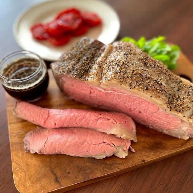 母娘のそれぞれのお昼ごはん報告LINEと、めちゃくちゃいい色に焼けたローストビーフを見て