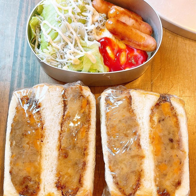 肉じゃがコロッケサンド弁当です！！