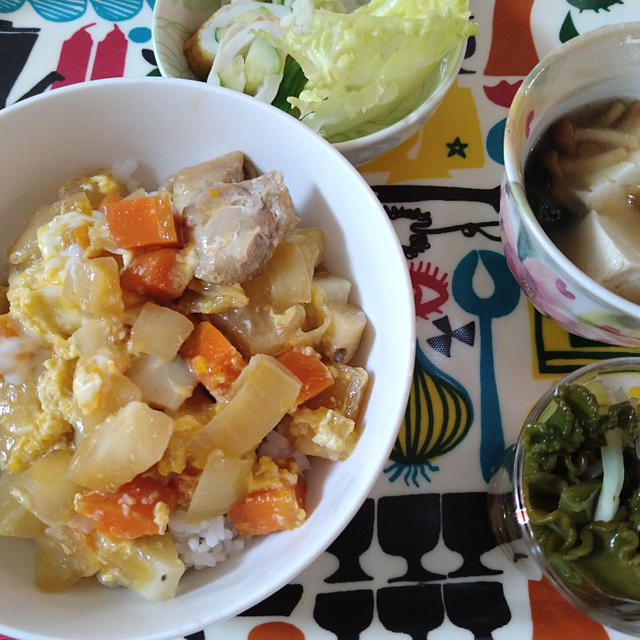 修業式☆野菜たっぷり…すぎる親子丼でお祝い