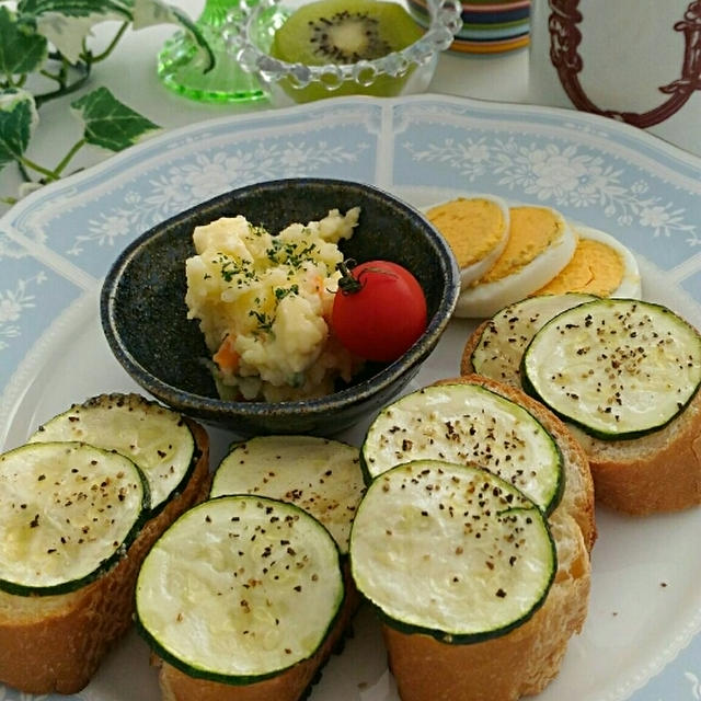 《レシピ有》ズッキーニトースト“朝ベジトースト”、お友達が我が家へ、食事の記録8/10。