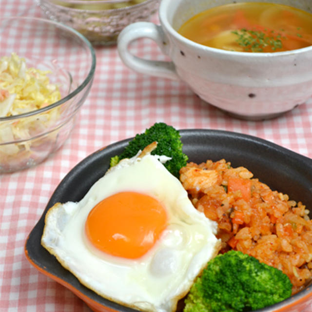 アヤムゴレン風・ジャンバラヤ。塩鮭のチーズ風味コールスロー。の晩ご飯。