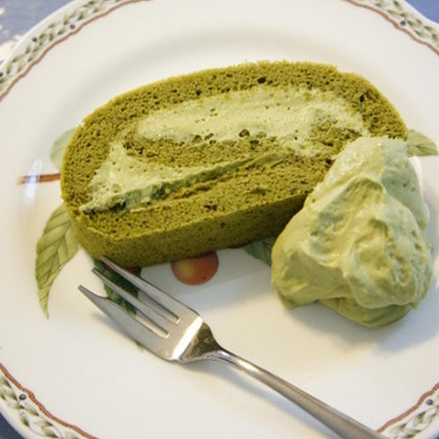 抹茶ロールケーキ